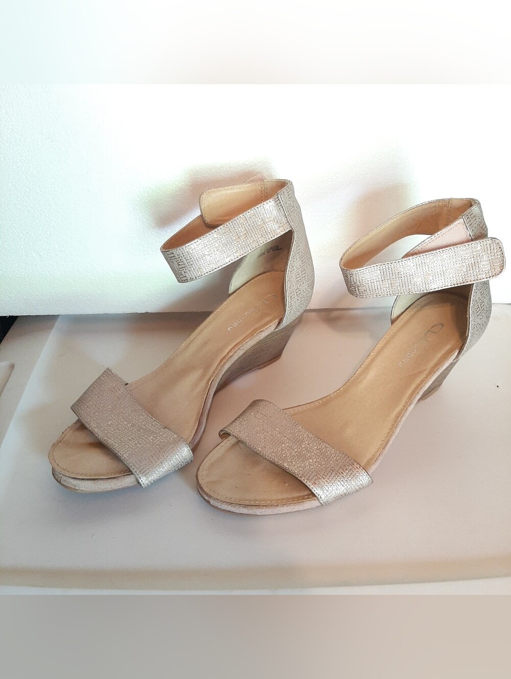 CL by Laundry Silver Tone Open Toe Side Strap Closure Wedge Heels Ladies Size 11